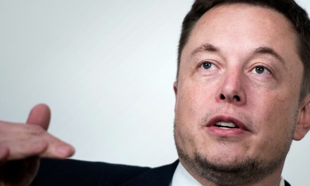 Musk vurderer å ta Tesla av børs